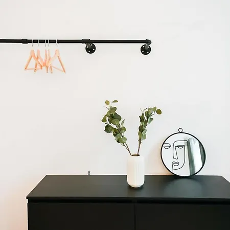 80qm In Zentral Gelegen Mit Hohen Decken - Beuys - *