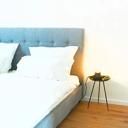 80qm In Zentral Gelegen Mit Hohen Decken - Beuys - *