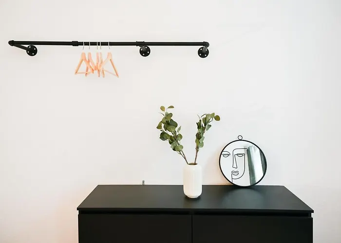 80qm In Zentral Gelegen Mit Hohen Decken - Beuys - *