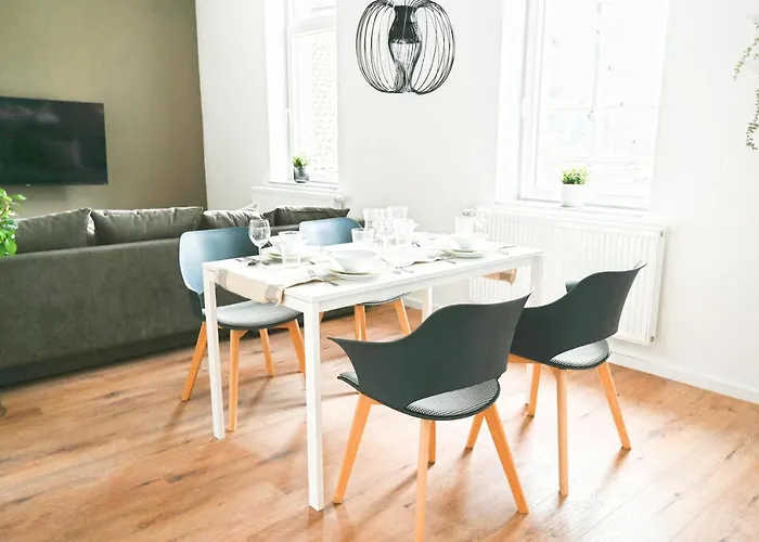 80qm In Zentral Gelegen Mit Hohen Decken - Beuys - *