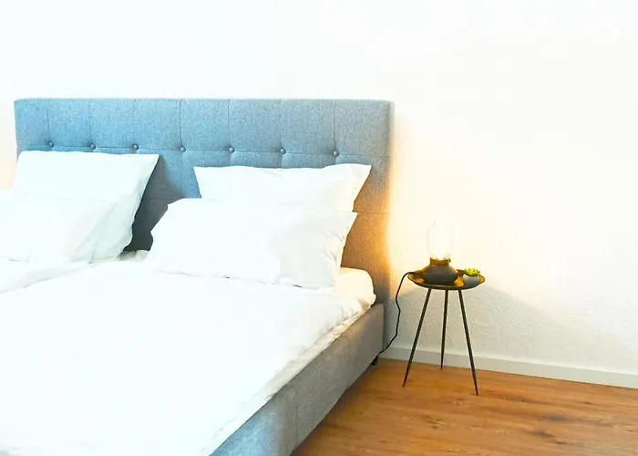 80qm In Zentral Gelegen Mit Hohen Decken - Beuys - *