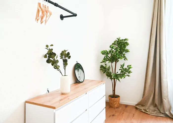 80qm In Zentral Gelegen Mit Hohen Decken - Beuys - *